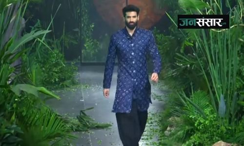 Aditya Roy Kapur became the showstopper of Kunal Rawal's amazing show at India Couture Week