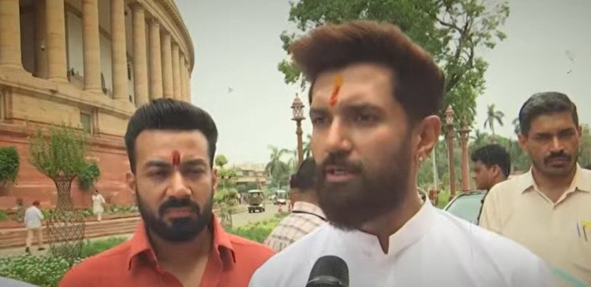 केंद्रीय मंत्री चिराग पासवान (Chirag Paswan) ने कांग्रेस नेता राहुल गांधी के 'हिंसक हिंदू' टिप्पणी पर कड़ा प्रहार किया