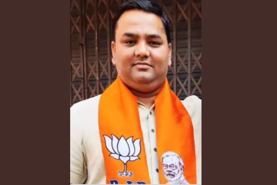 सूरत में बीजेपी कार्यकर्ता ने की ताबड़तोड़ फायरिंग, दो घायल, सीसीटीवी में कैद हुई पूरी घटना