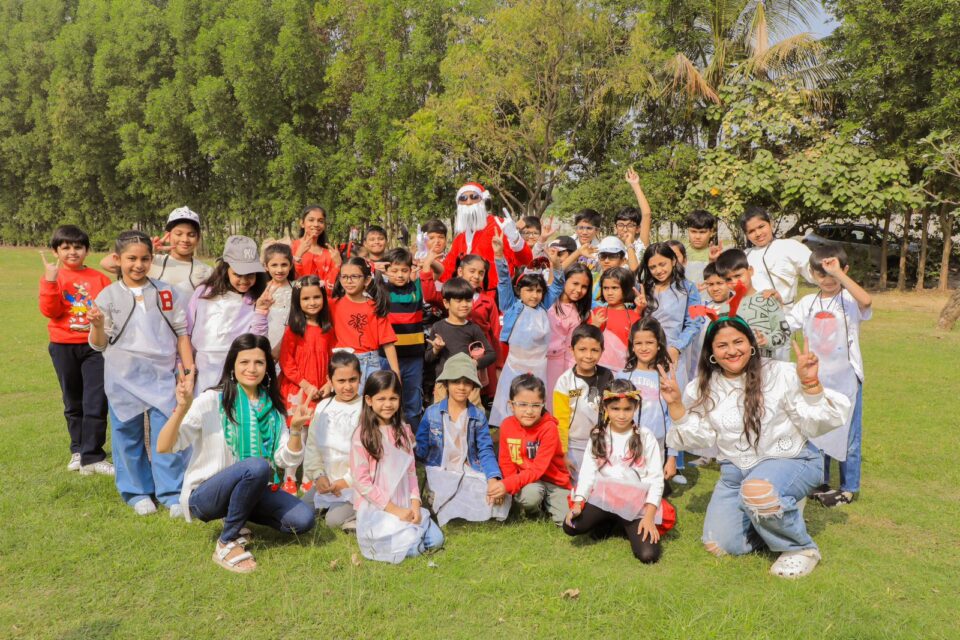 सूरत में क्रिसमस का अनोखा उत्सव, बच्चों ने खूब किया मस्ती